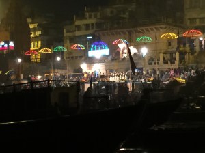 The evening Hindu ganga aarti ceremony begins.